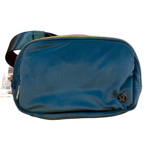 lululemon athletica Handbags - Lululemon Everywhere Belt Bag Jade Velour
